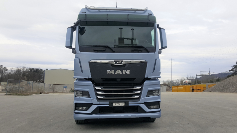 MAN TGX 26.510 6x2-2 Vollluftgefedert mit Kofferaufbau und Hebebühne